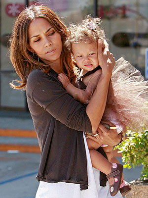 halle berry daughter front
