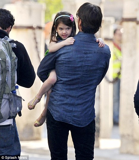 Tom_Cruise_Holds_Suri Tom_Cruise_Holds_Suri