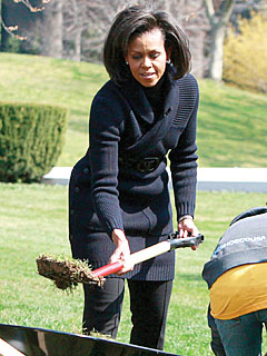 the_first_lady_planting_organics