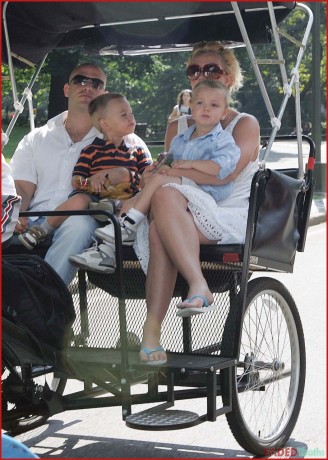 britney_spears_on_pedicap