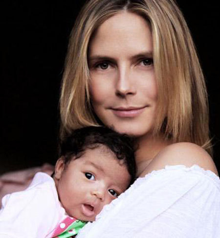 Heidi_Klum_Breastfeeding_Lou