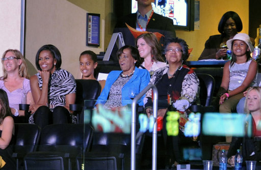 Obama_Ladies_Basketball_Fan